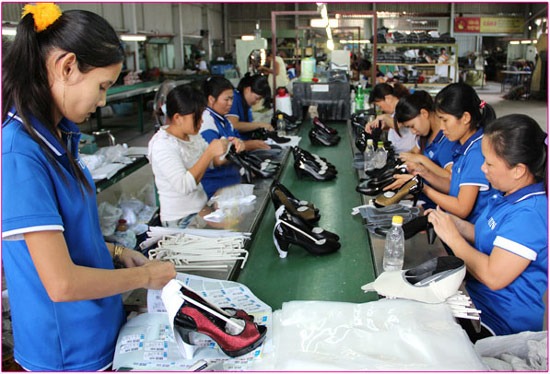 tìm xưởng sản xuất giày dép cao cấp. 